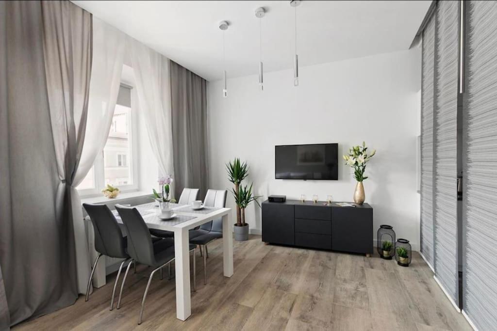 Nowy Swiat 60 - 170 M Do Metra - Prywatne Mieszkanie W Centrum Warszawy - Better Rental Varsó Kültér fotó